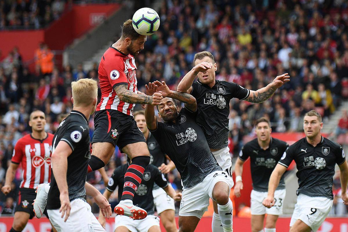 包含赛场“火花”:激烈碰撞引发争议的词条 包含赛场“火花”:激烈碰撞引发争议的词条